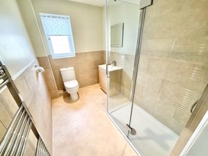 Shower room- click for photo gallery